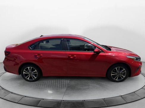 Used 2024 Kia Forte LXS w/ LXS Technology Package FWD image 2