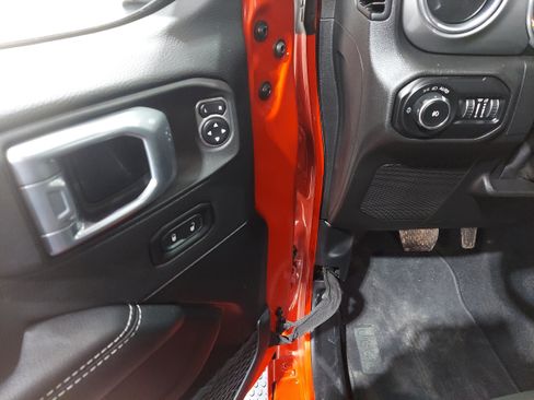 Used 2021 Jeep Wrangler Unlimited Sahara image 19