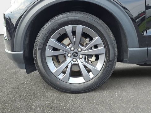 Certified 2023 Ford Explorer XLT w/ Equipment Group 202A AWD/4WD image 30
