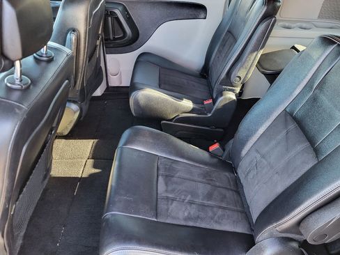 Used 2019 Dodge Grand Caravan SXT image 15
