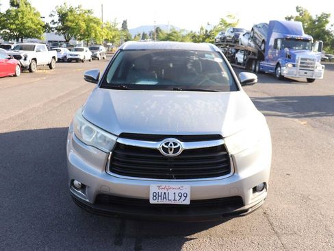 Used 2014 Toyota Highlander Limited FWD image 2