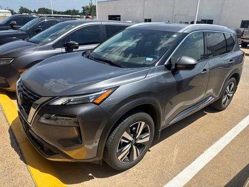 Used 2023 Nissan Rogue SL w/ SL Premium Package FWD image 4