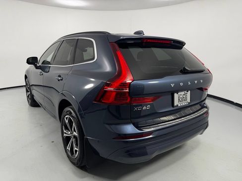Used 2022 Volvo XC60 B5 Momentum w/ Advanced Package AWD/4WD image 5