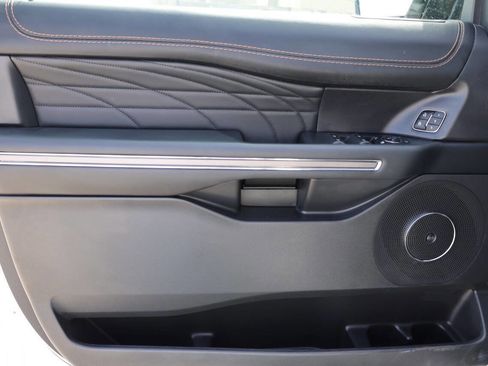 Used 2023 Ford Expedition Platinum image 12