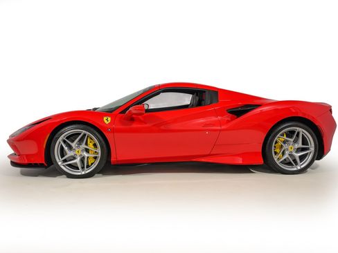 Used 2022 Ferrari F8 Tributo RWD image 11