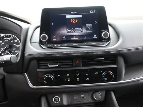 Used 2023 Nissan Rogue S image 22