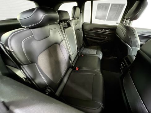 Used 2023 Jeep Grand Cherokee Altitude image 26