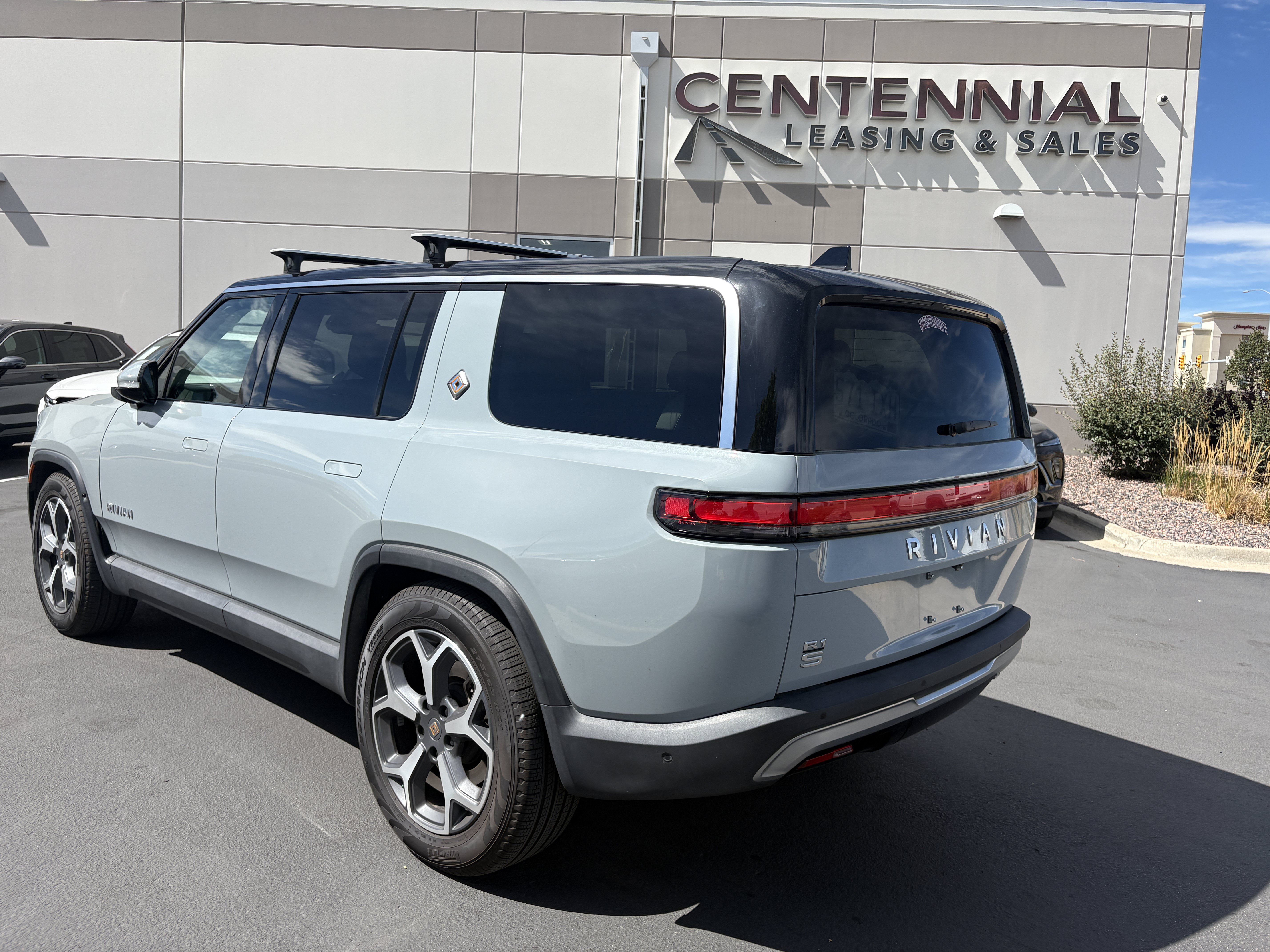 Used 2024 Rivian R1S Adventure Dual AWD/4WD image 4