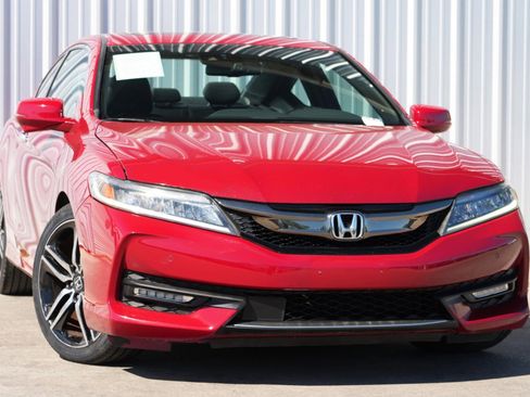 Used 2017 Honda Accord Touring image 2