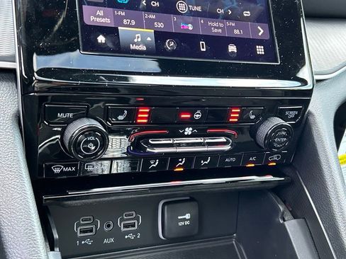 New 2024 Jeep Grand Cherokee Altitude image 37