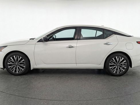 Used 2025 Nissan Altima 2.5 SV image 5