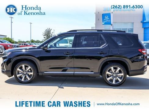 Certified 2025 Honda Pilot Touring image 2