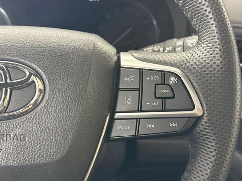 Certified 2023 Toyota Sienna Limited image 17