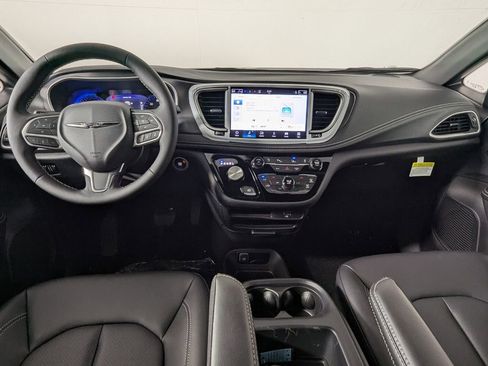 New 2026 Chrysler Pacifica Select image 15