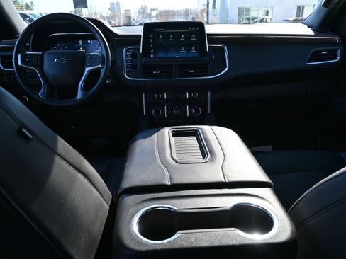 Used 2022 Chevrolet Tahoe Z71 w/ Luxury Package image 3