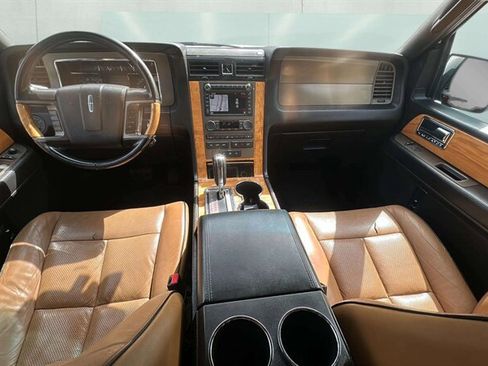 Used 2012 Lincoln Navigator 4WD image 18