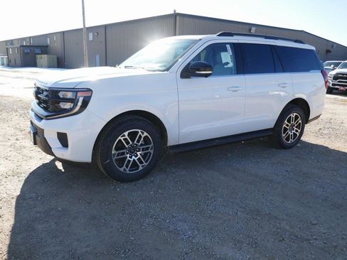 New 2026 Ford Expedition Active image 7