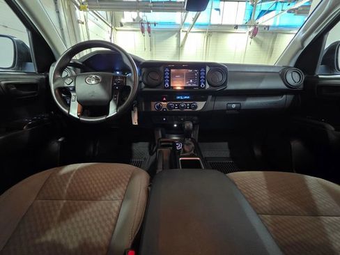 Used 2022 Toyota Tacoma SR AWD/4WD image 14