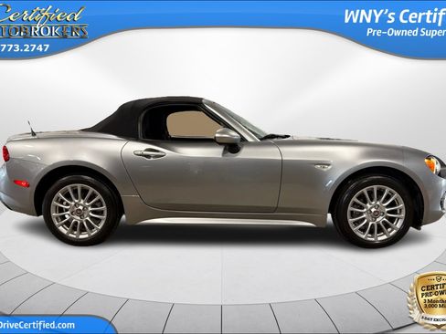 Used 2017 FIAT 124 Spider Classica RWD image 4