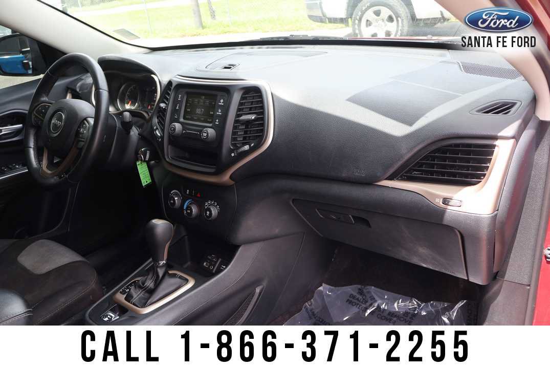 Used 2016 Jeep Cherokee Sport FWD image 23