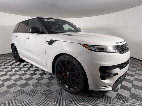 Used 2025 Land Rover Range Rover Sport Dynamic SE AWD/4WD image 9