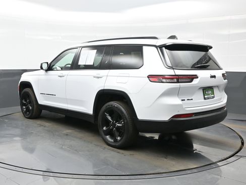 Used 2023 Jeep Grand Cherokee L Laredo image 4