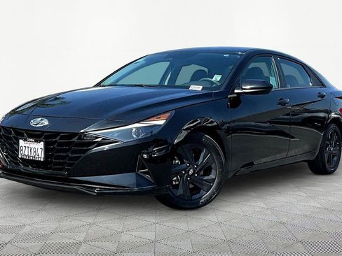 Used 2022 Hyundai Elantra SEL image 3