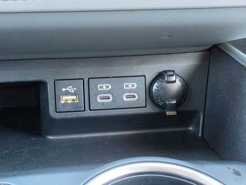 Used 2023 Toyota Highlander XLE AWD/4WD image 25