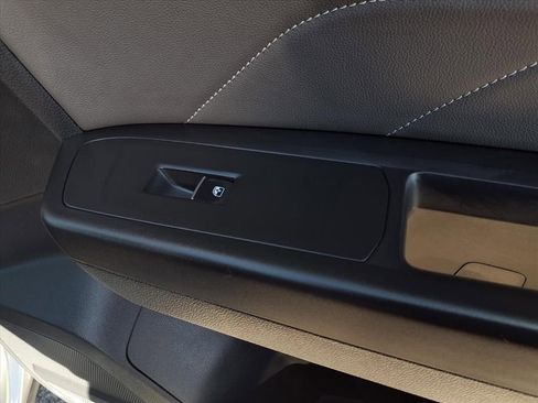 Certified 2022 Volkswagen Atlas Cross Sport SE image 26