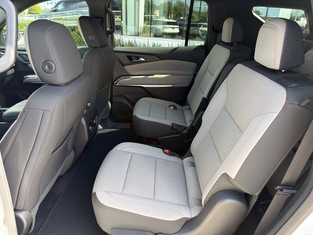 Used 2026 Chevrolet Traverse LT FWD image 16