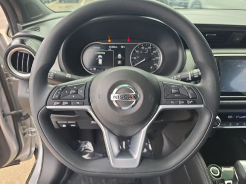 Used 2018 Nissan Kicks SV w/ Exterior Electronics Package FWD image 27