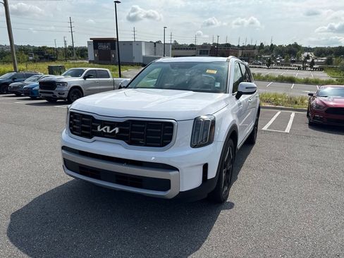 Used 2025 Kia Telluride S FWD image 5