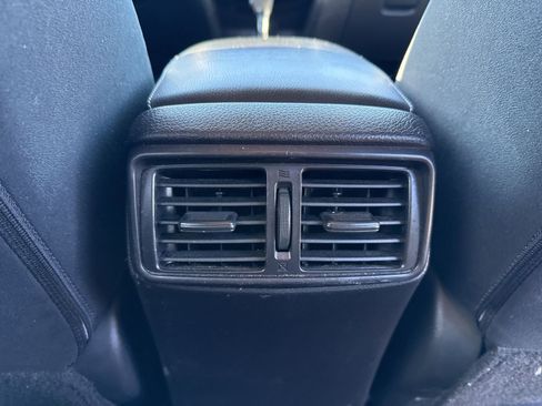 Used 2016 Nissan Rogue SV w/ SV Premium Package image 24