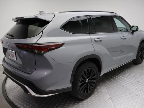 Certified 2025 Toyota Highlander XSE image 8
