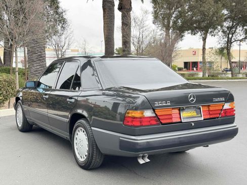 Used 1987 Mercedes-Benz 300 D Turbo image 4