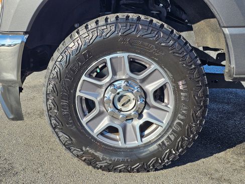 Used 2023 Ford F350 Lariat image 8