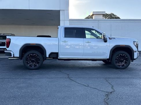 New 2026 GMC Sierra 2500 Denali w/ Denali Reserve Package AWD/4WD image 2