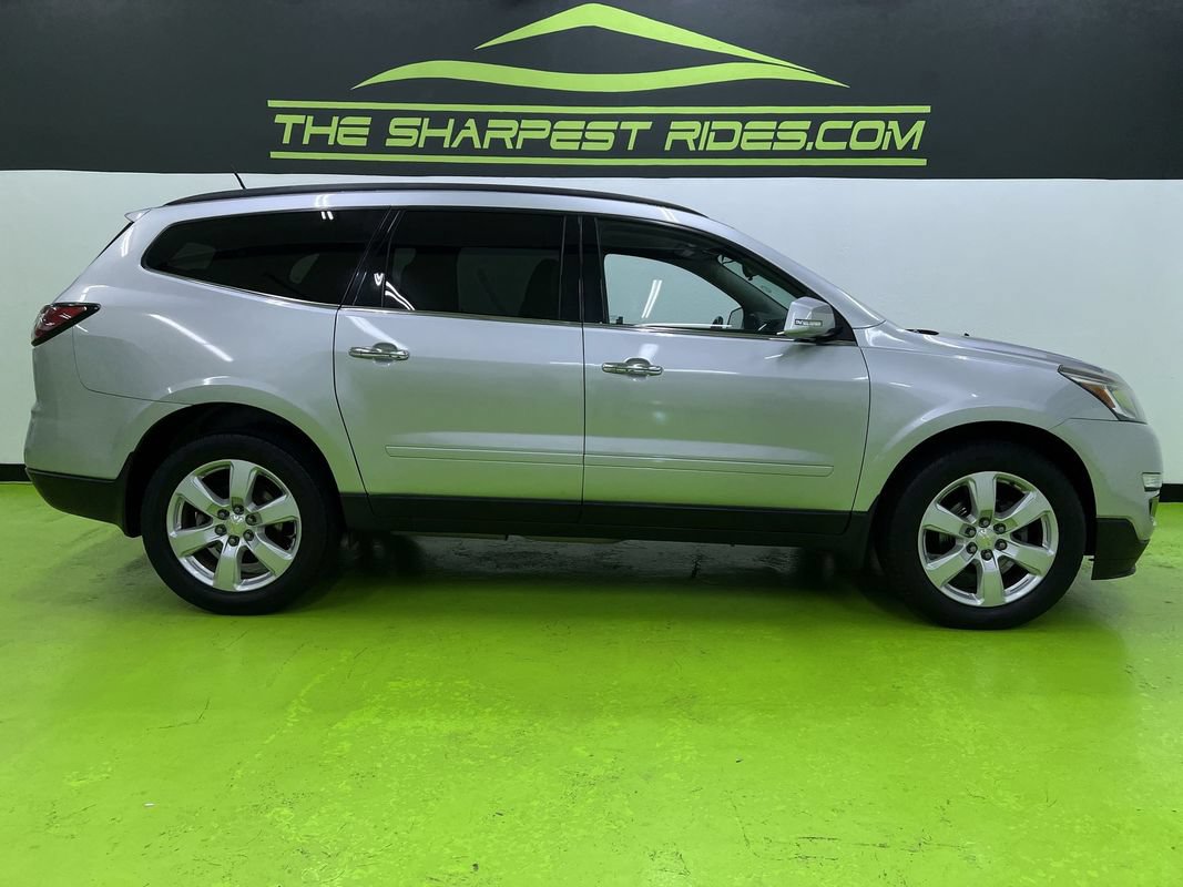 Used 2017 Chevrolet Traverse LT w/ Style and Technology Package FWD image 11