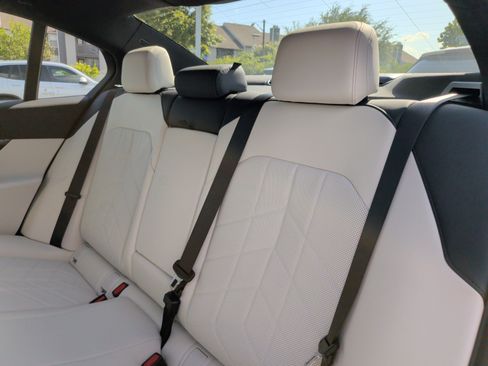 Used 2027 BMW i5 eDrive40 w/ M Sport Package RWD image 40