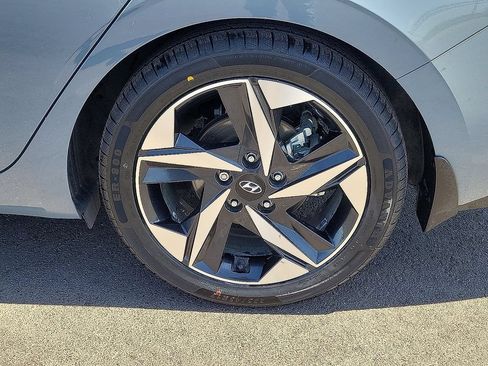 Used 2023 Hyundai Elantra Limited FWD image 10