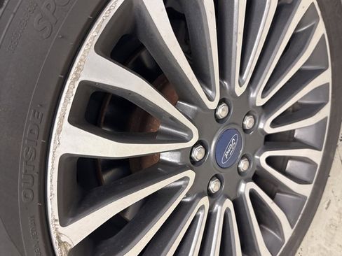 Used 2018 Ford Fusion Titanium image 5