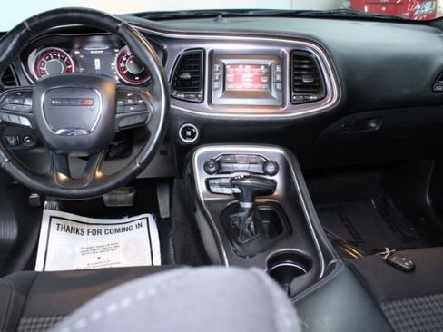 Used 2016 Dodge Challenger SXT image 2