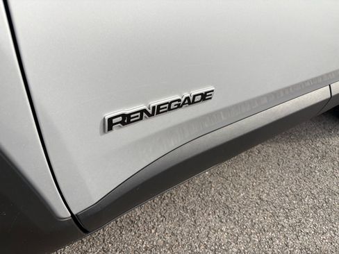 Used 2021 Jeep Renegade Latitude image 6
