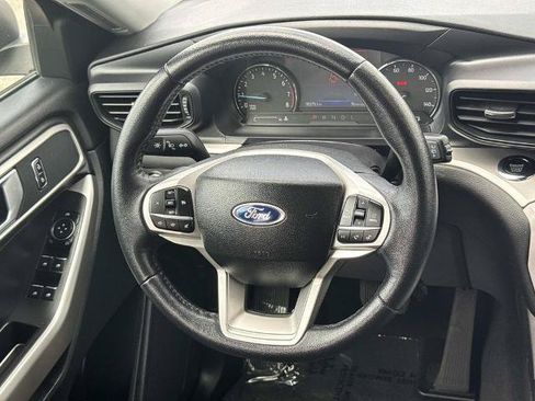 Certified 2023 Ford Explorer XLT RWD image 9