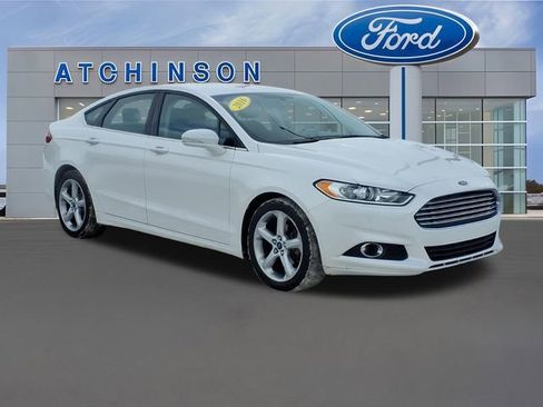 Used 2016 Ford Fusion SE image 3