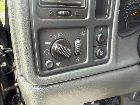 Used 2004 Chevrolet Silverado 1500 LS w/ Light Duty Power Package RWD image 21