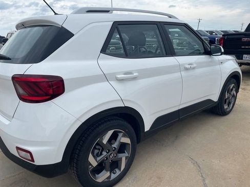 Used 2025 Hyundai Venue SEL FWD image 5
