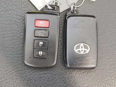 Used 2017 Toyota Highlander XLE AWD/4WD image 26