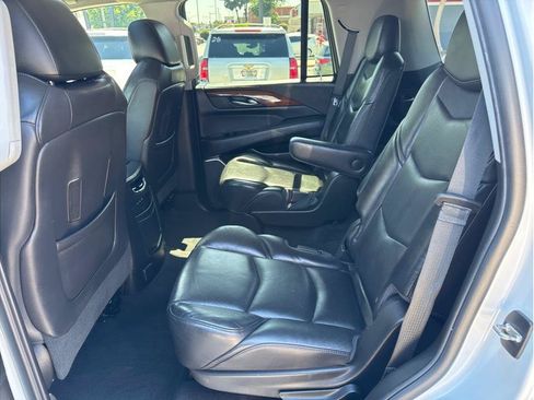 Used 2018 Cadillac Escalade Premium Luxury AWD/4WD image 19