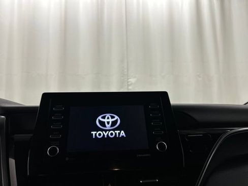 Used 2024 Toyota Camry SE FWD image 11